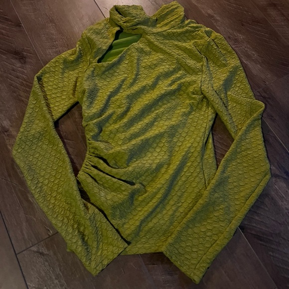 Astr The Label TEXTURED CUTOUT LONG SLEEVE TOP - Picture 6 of 6